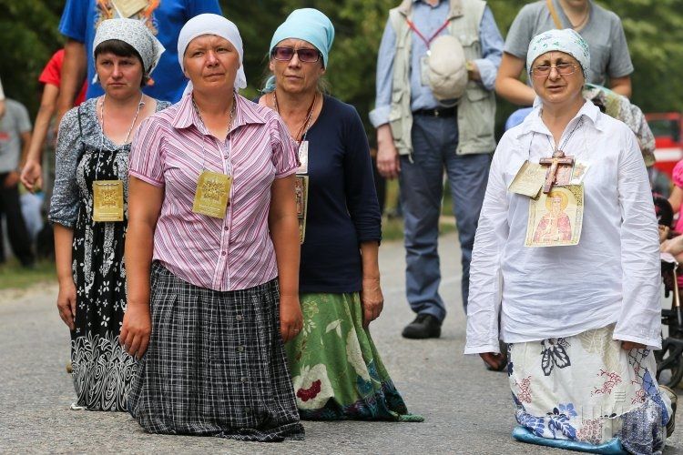 Хресна хода на колінах