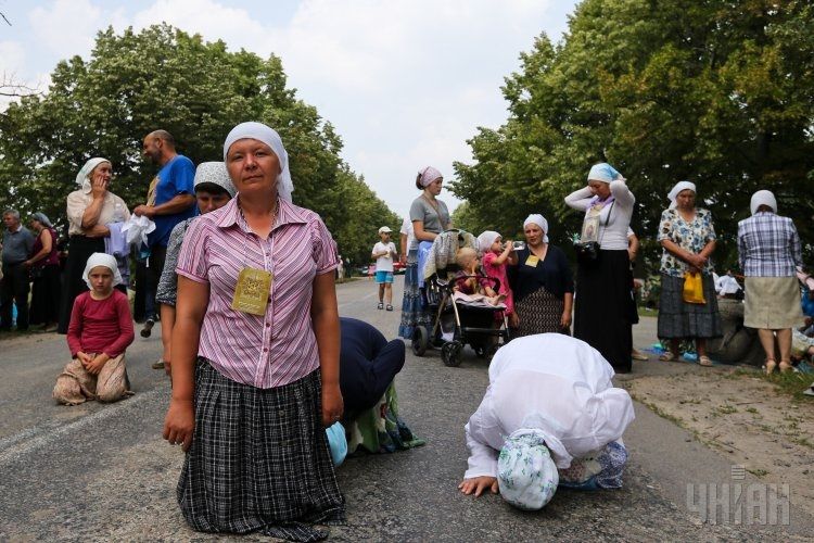 Хресна хода на колінах2