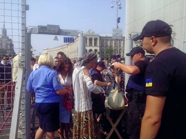 Хресна хода металошукач поліція