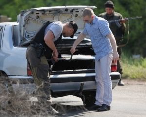 Украина закрывает два пункта пропуска на Донбассе