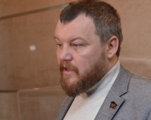 Пургин дал интервью на фоне падающих алкоголиков в парке Донецка (ВИДЕО)