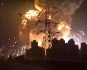 Момент сверхмощного взрыва в Китае (ВИДЕО)