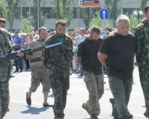 Кремль приказал боевикам 24 августа симитировать парад пленных (ФОТО)
