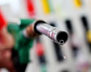 В Украине значительно подешевеет бензин