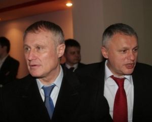 Суркисы покупают банк