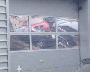 У Британії у автосалоні Аudi перекриття рухнули на авто (фото, відео)