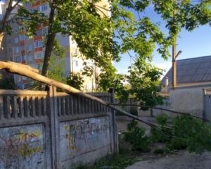 Потужний ураган відрізав Крим від окупантів (фото)