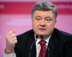 Порошенко сказав, чому не ввів воєнний стан (відео)