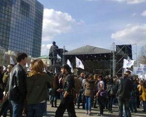 Розтяжки в парках і фільми з українським дубляжем – як відпочивають у Донецьку