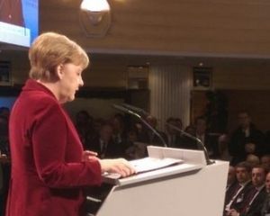 Меркель: Оружие положит конец миру (обновлено)