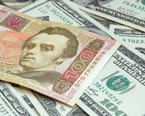 Заявления НБУ обвалили гривну