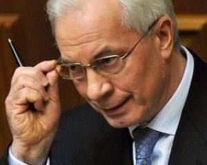 Азаров отрицает, что на Майдане побили студентов