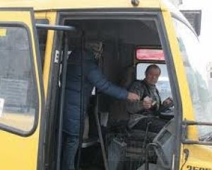 В Донецке массово проверяют автомобили и маршрутки