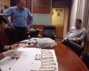 Милиционер погорел на взятке в полмиллиона гривен (фото)
