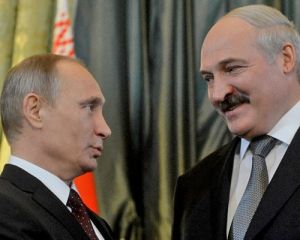 Путин поощряет Лукашенко