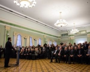 Порошенко обещает бороться за Крым
