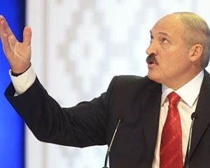 СМИ: Лукашенко в Киеве шантажирует Путина