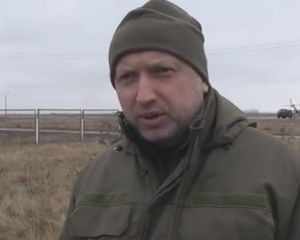 Турчинов взял в руки оружие и уехал на Донбасс (фото, видео)