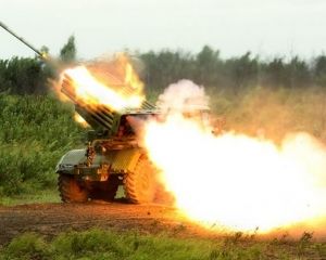 Снаряд попал в открытую дверь магазина