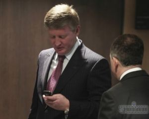 Автовежа Ахметова підірвалася на міні