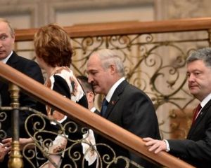 Путін вимагає «мирного діалогу» Порошенка з бойовиками