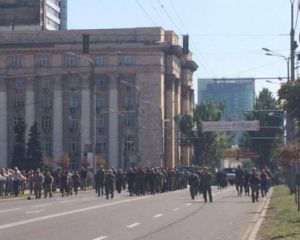 Терористи прогнали колону українських військовополонених центром Донецька (відео)