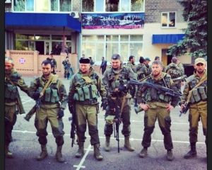 У напрямку Луганська рухаються військові колони з російськими та чеченськими найманцями
