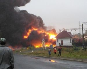 На Черкащині вибухнув товарняк, палають житлові будинки (фото)
