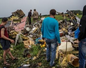 Премьер Малайзии: эксперты вскрыли 126 из 226 мешков с останками жертв крушения Boeing 777