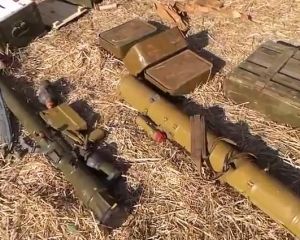 Десантники оставили террористов без арсенала оружия (видео)
