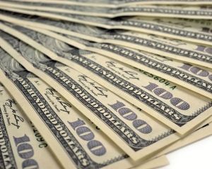 Межбанк открылся долларом по 12,20 грн