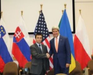 Керри прилетит в Украину