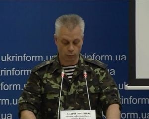 Террористы обстреливают место падения Боинга, чтобы уничтожить улики