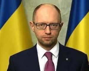 Военный налог: Яценюк соберет с физлиц деньги на армию