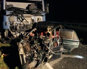 Грузовик раздавил «Жигули» с 5 людьми на Львовщине. Новые подробности ( фото, видео)