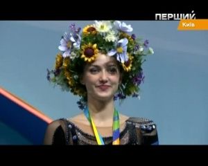 Международный скандал на Чемпионате мира в Киеве. Украинка остановила государственный гимн (видео)