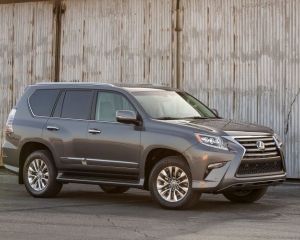 Компания Lexus показала фото обновленного внедорожника