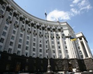 Под окна Азарова принесли пустые кастрюли (видео)
