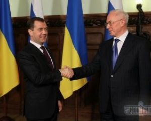 Азаров с Медведевым говорят каждый о своем