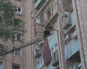 В Луганске смертоносный взрыв разрушил три квартиры ( видео)