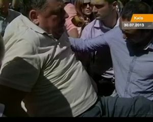 Как убегал ректор-взяточник Мельник. Видео с места событий