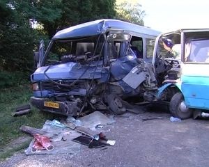 Столкновение автобусов под Тернополем: умер один из водителей