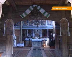 В старом деревянном храме Украины 5 лет подряд происходят чудеса (видео)