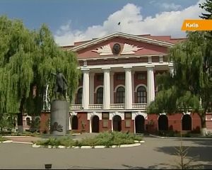 Коррупционный скандал в военном лицее: студенты теряли сознание от появления генерал-майора (видео)