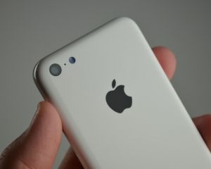 В сети появились новые фотографии дешевого iPhone5