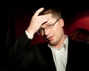 Гарик Харламов не может развестись с первой женой