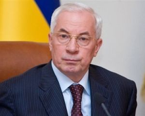 Азаров после взрыва на заводе