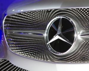 Франция запретила продажи автомобилей Mercedes