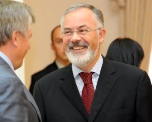 Табачник назначил школьные линейки на воскресенье (видео)