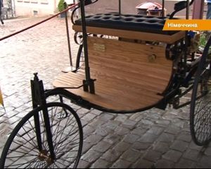 Німеччина святкує 125-річчя жінки за кермом (відео)